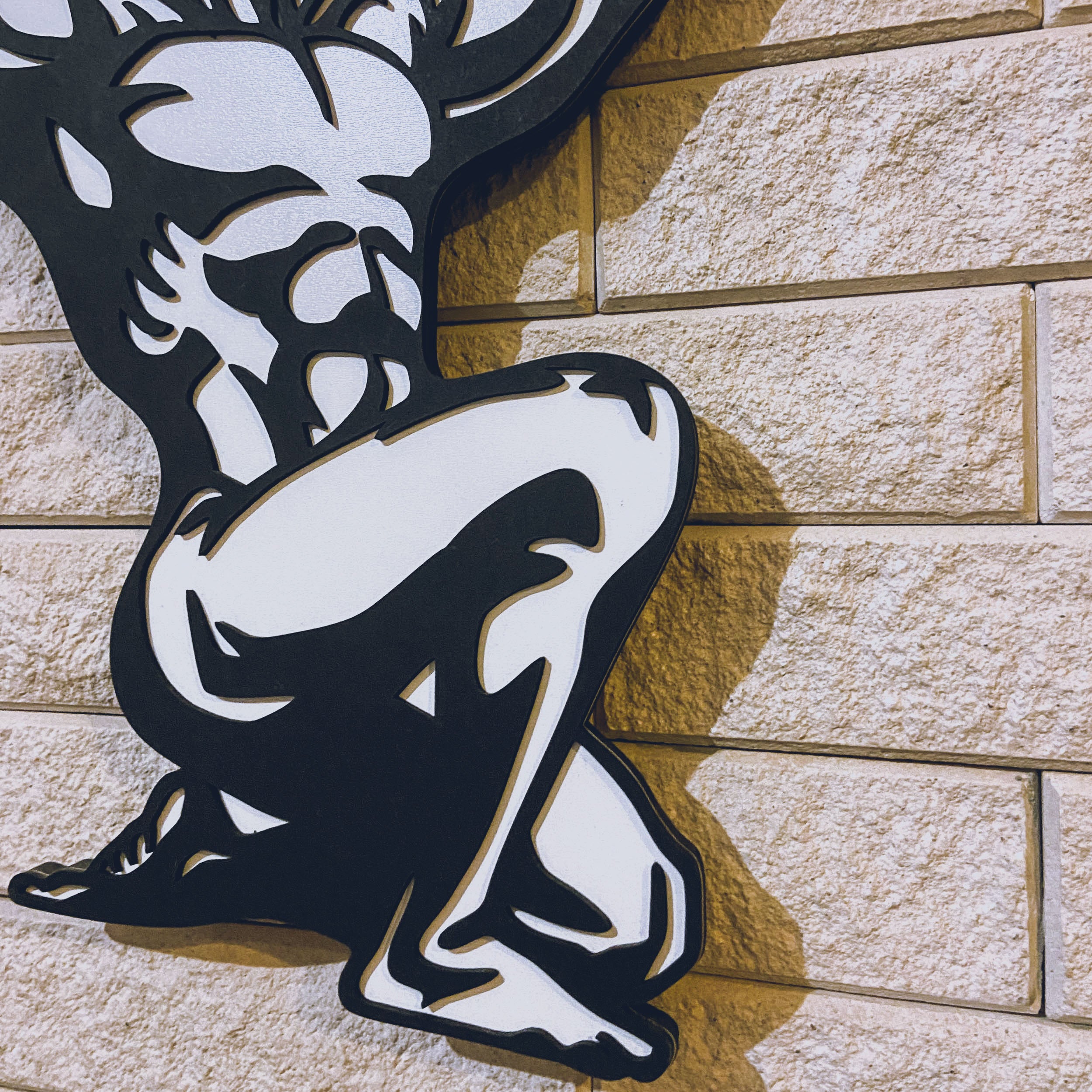 Atlas Figürlü Yuvarlak Ahşap Duvar Aynası