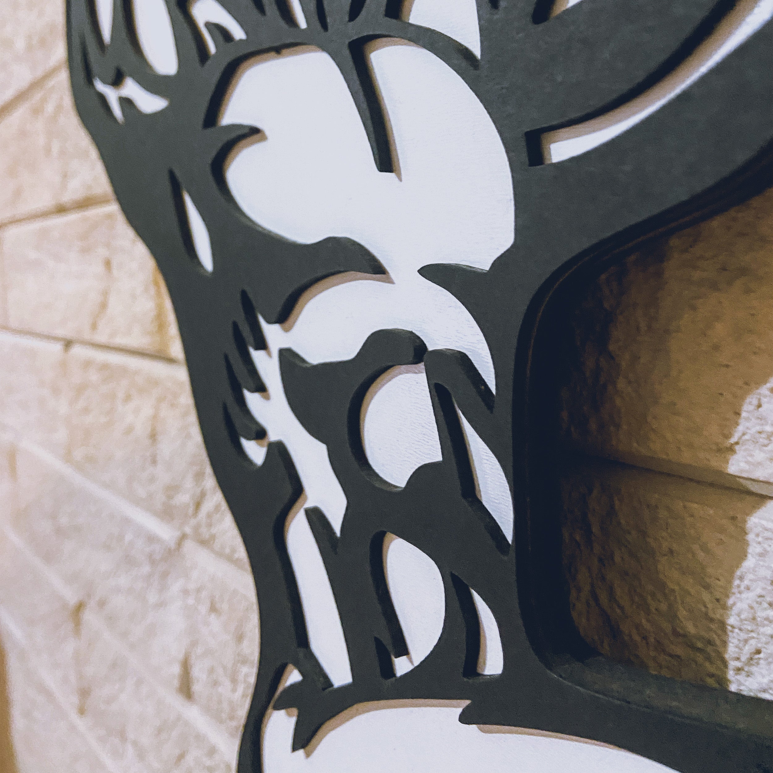 Atlas Figürlü Yuvarlak Ahşap Duvar Aynası