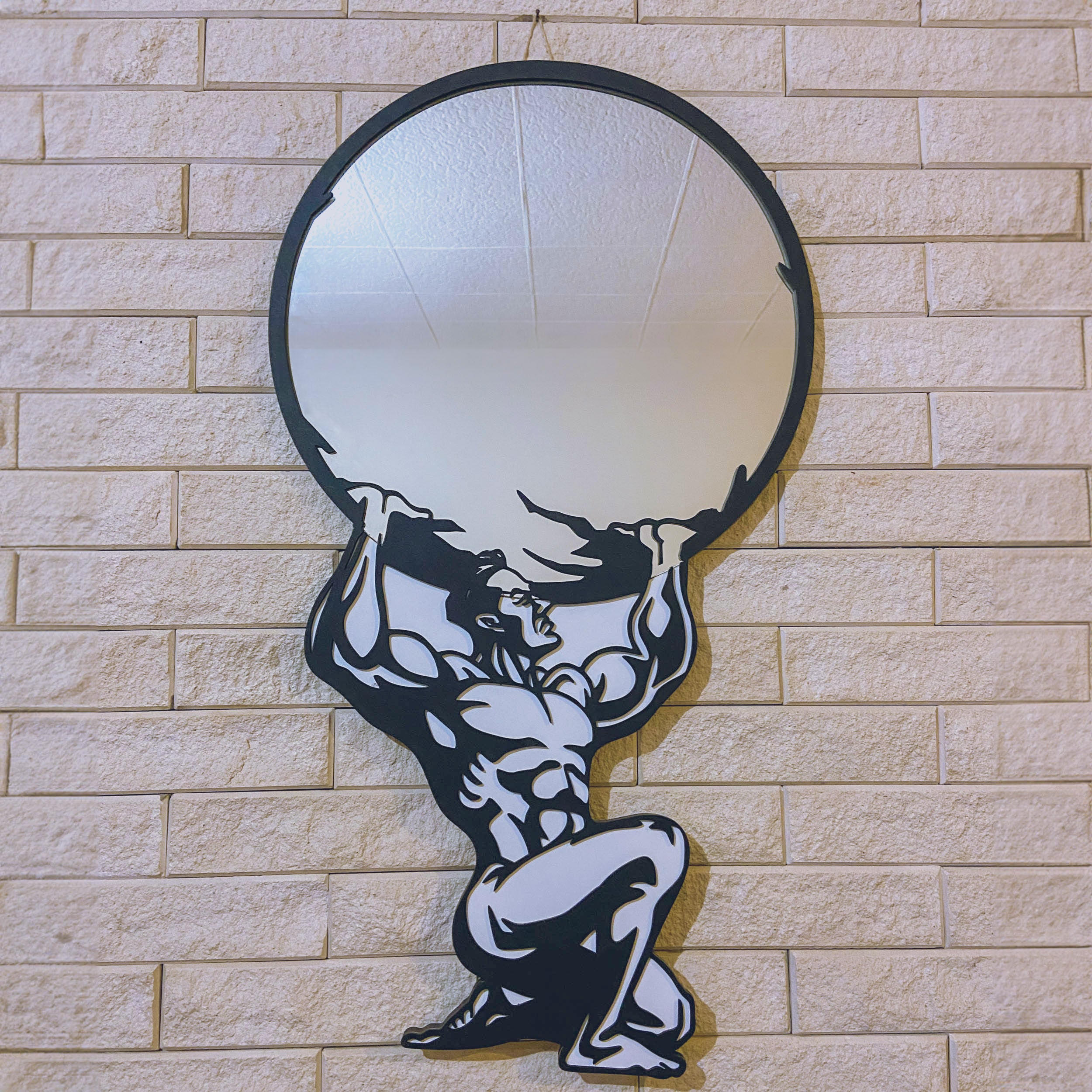 Atlas Figürlü Yuvarlak Ahşap Duvar Aynası