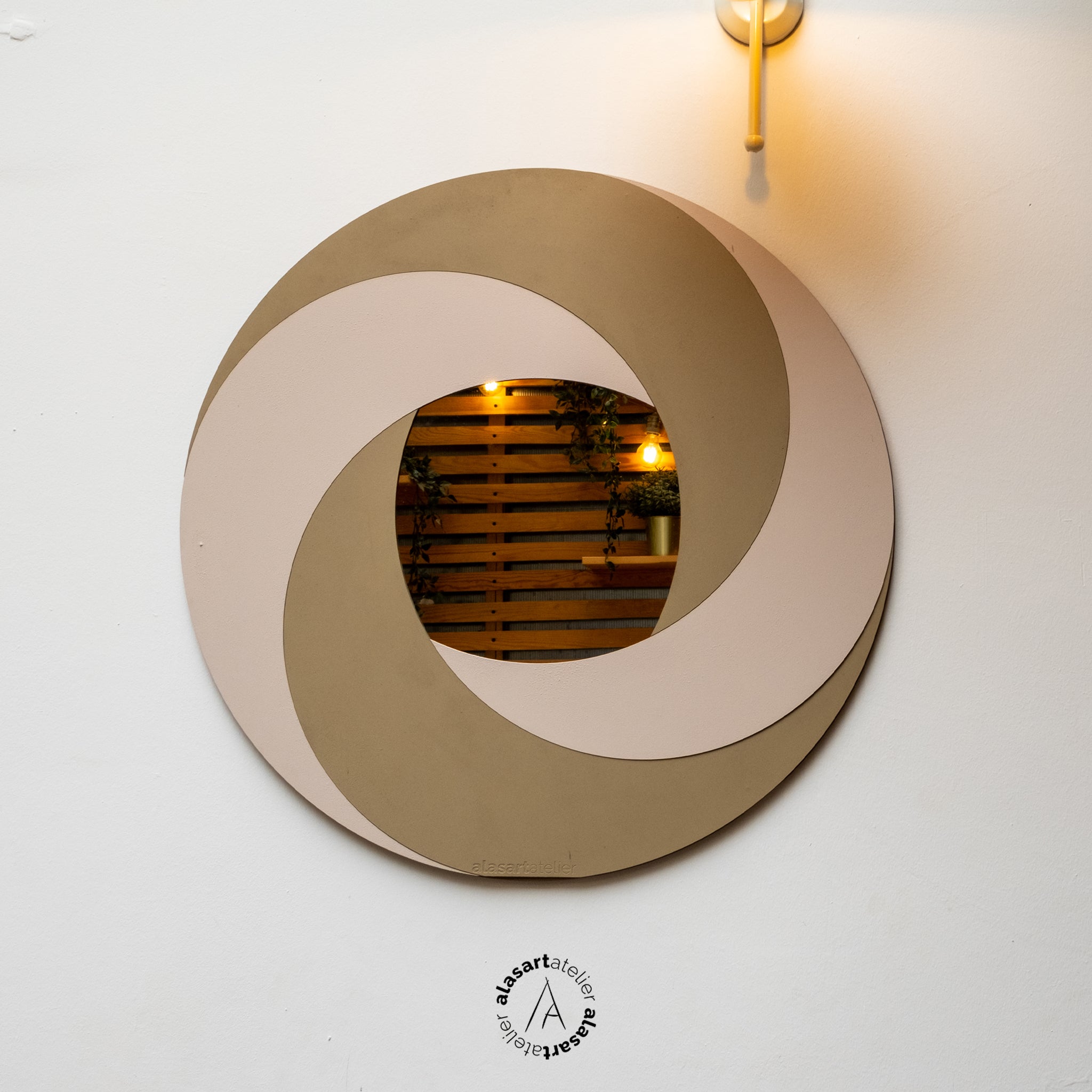 Chromium Detaylı Dekoratif Yuvarlak Duvar Aynası - Sahra Bej ve Kum Beji