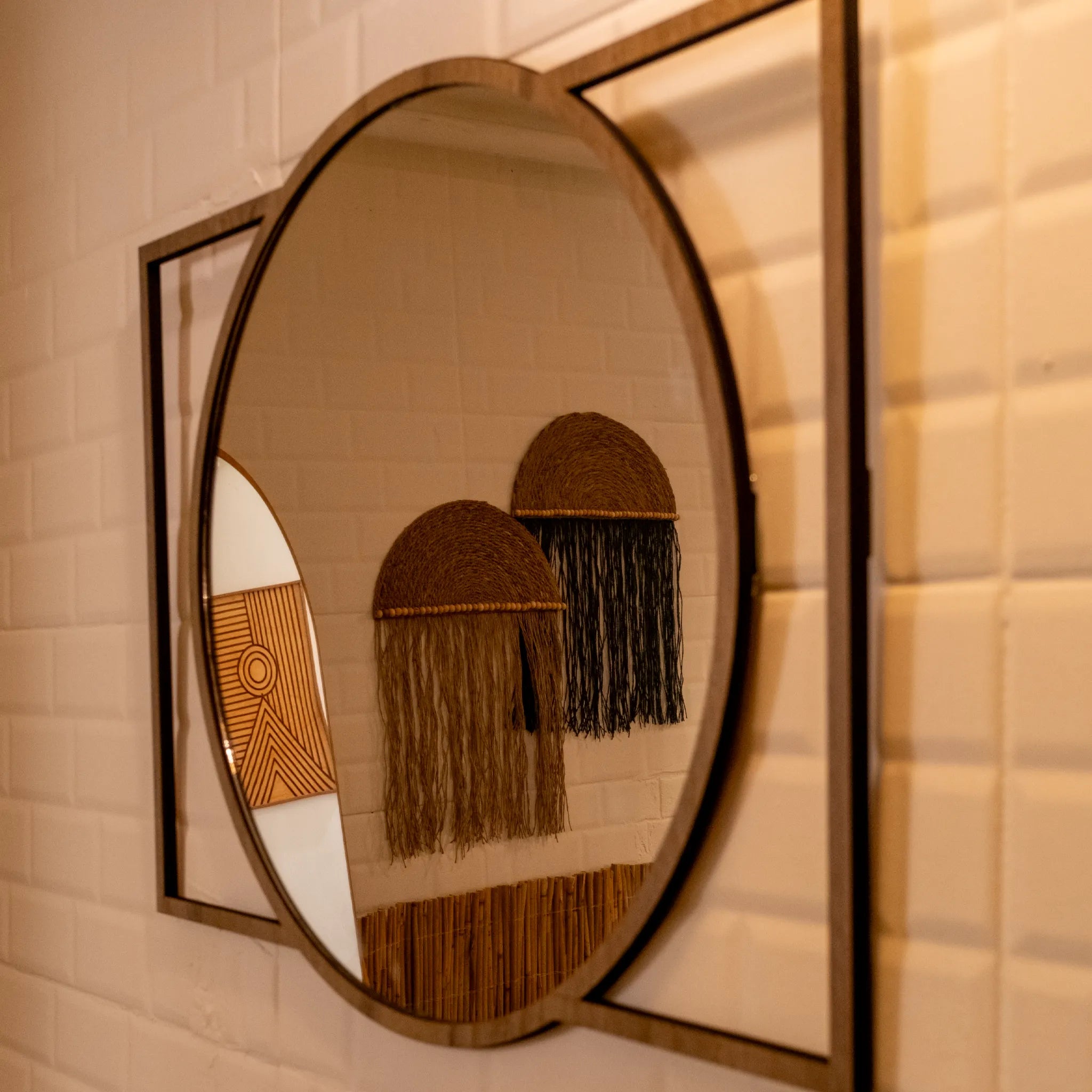 Dikdörtgen Detaylı Yuvarlak Duvar Aynası