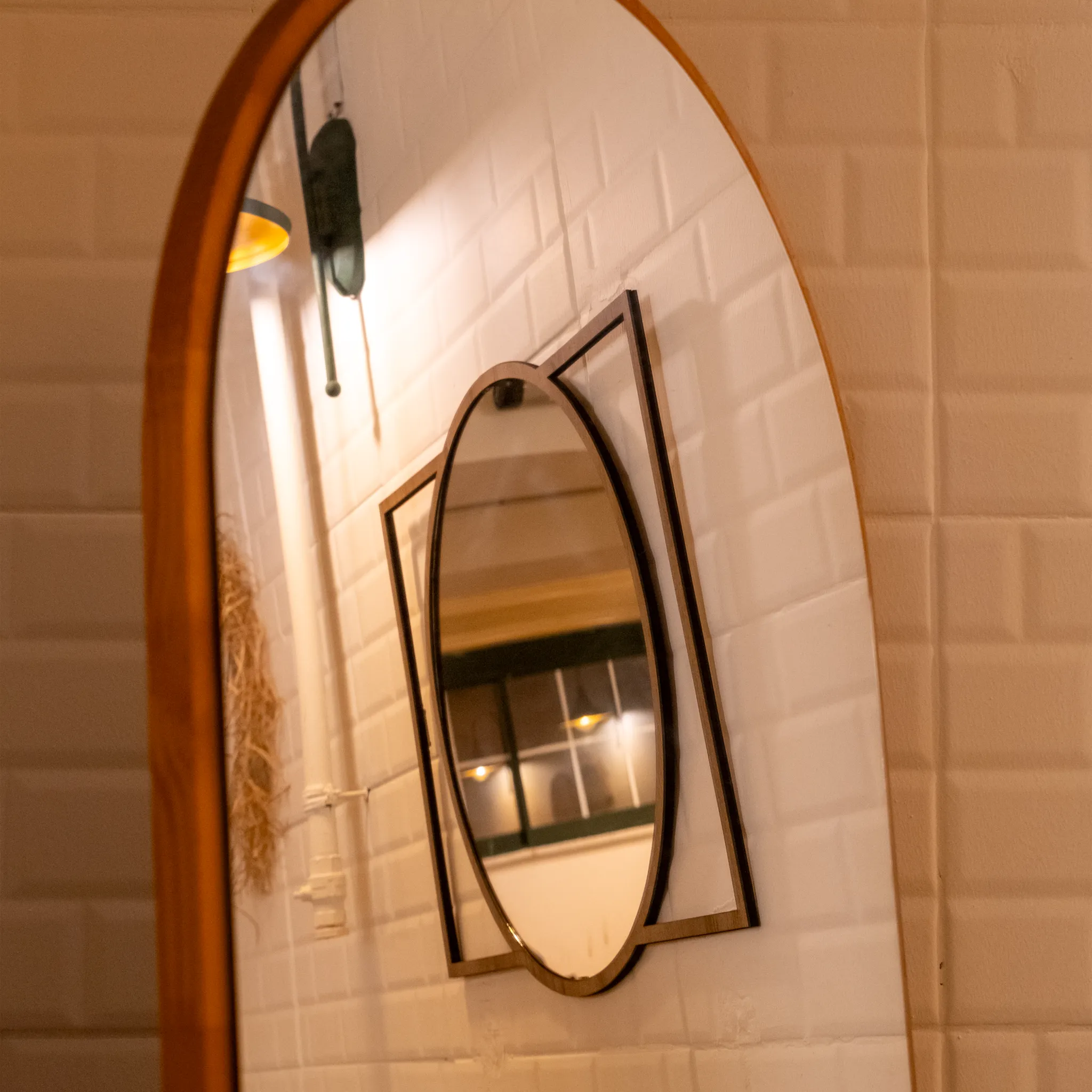 Dikdörtgen Detaylı Yuvarlak Duvar Aynası