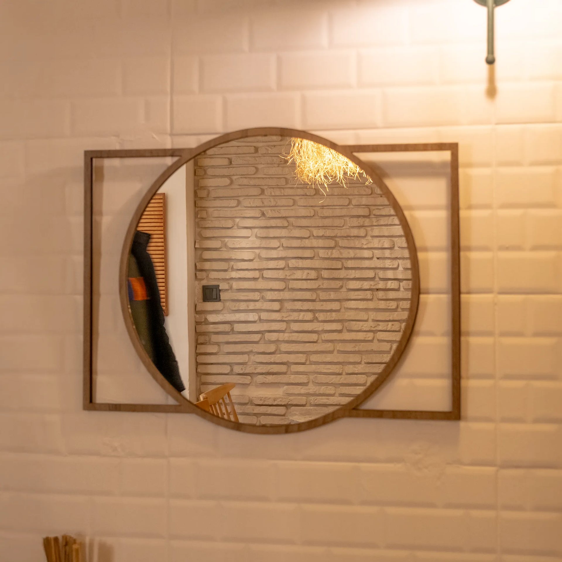 Dikdörtgen Detaylı Yuvarlak Duvar Aynası