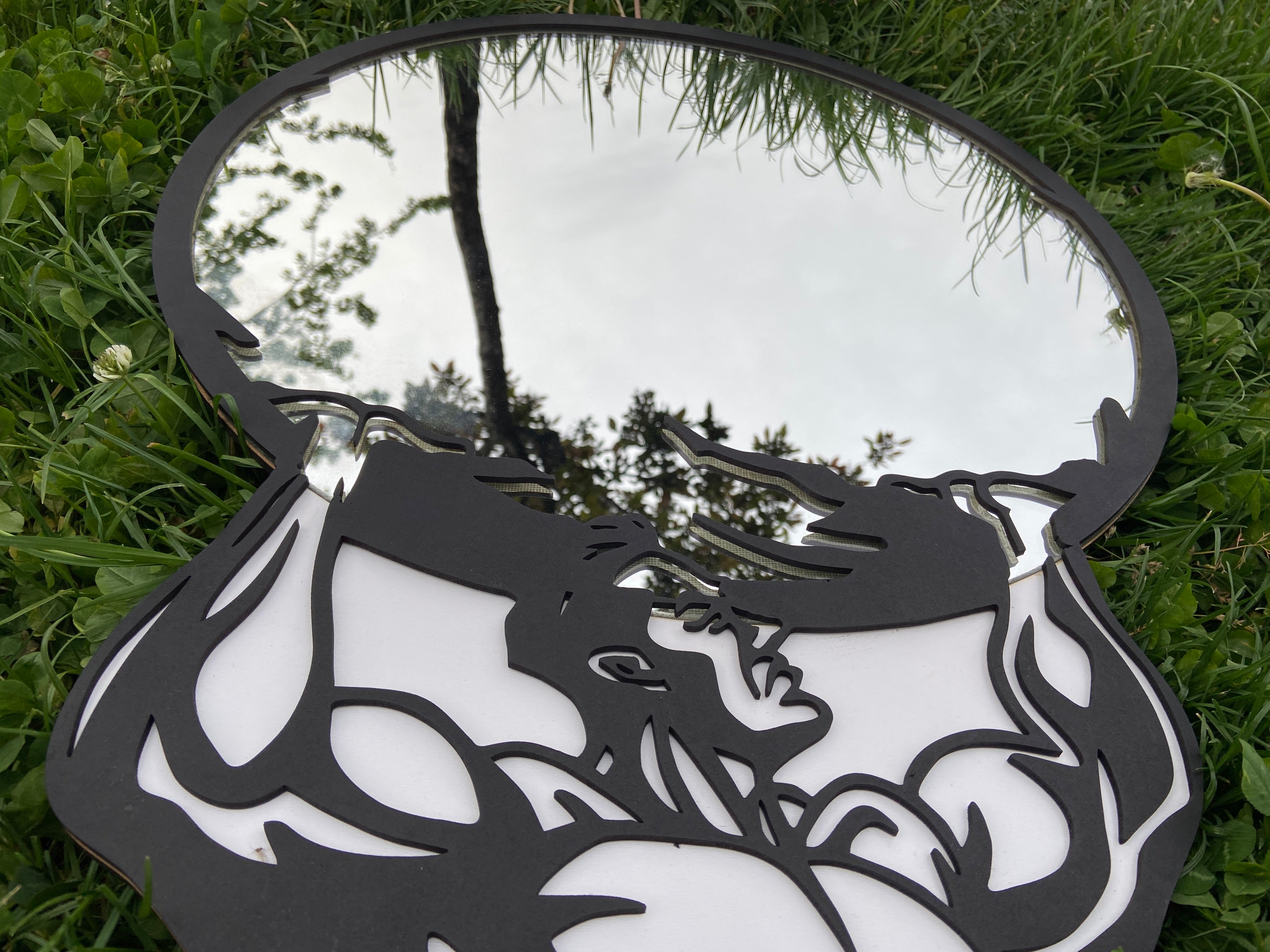 Atlas Figürlü Yuvarlak Ahşap Duvar Aynası