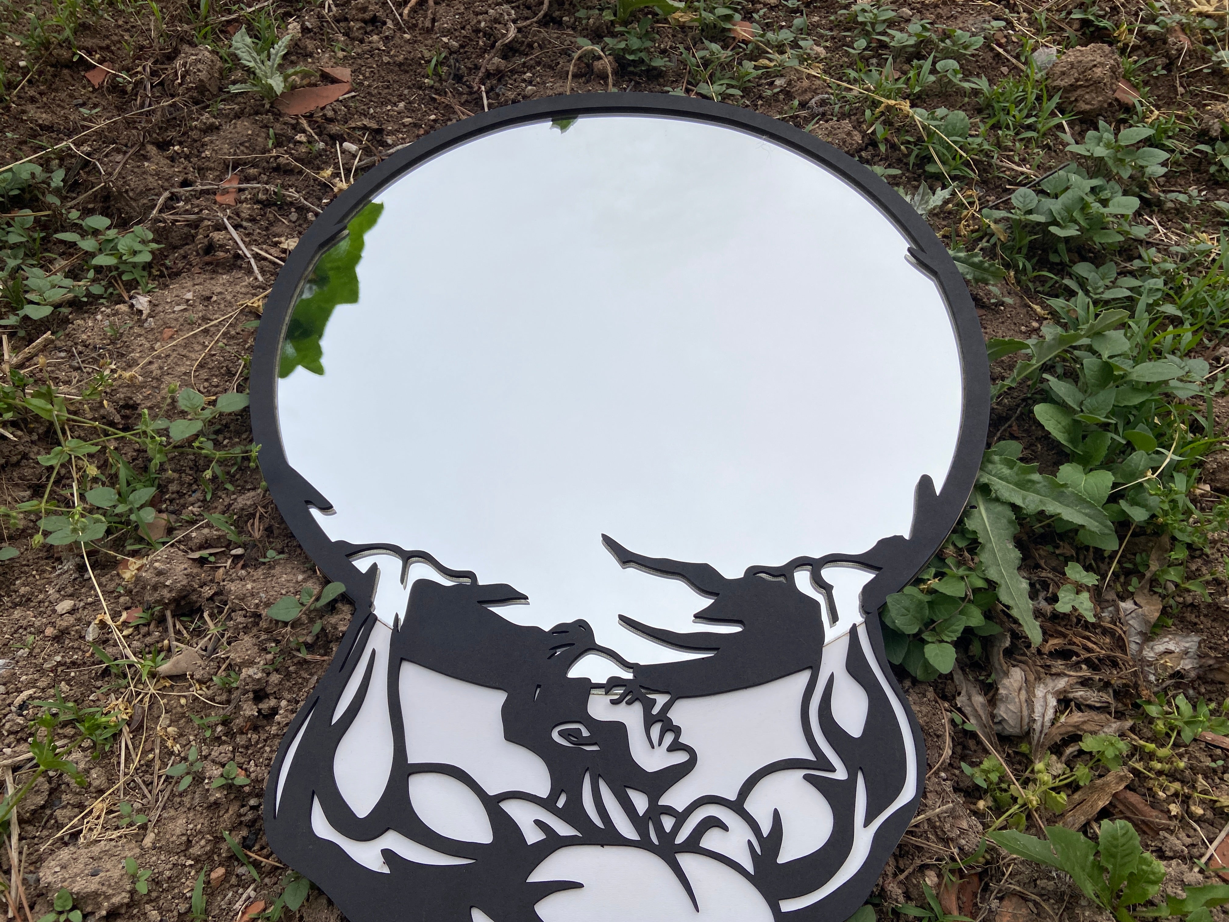 Atlas Figürlü Yuvarlak Ahşap Duvar Aynası