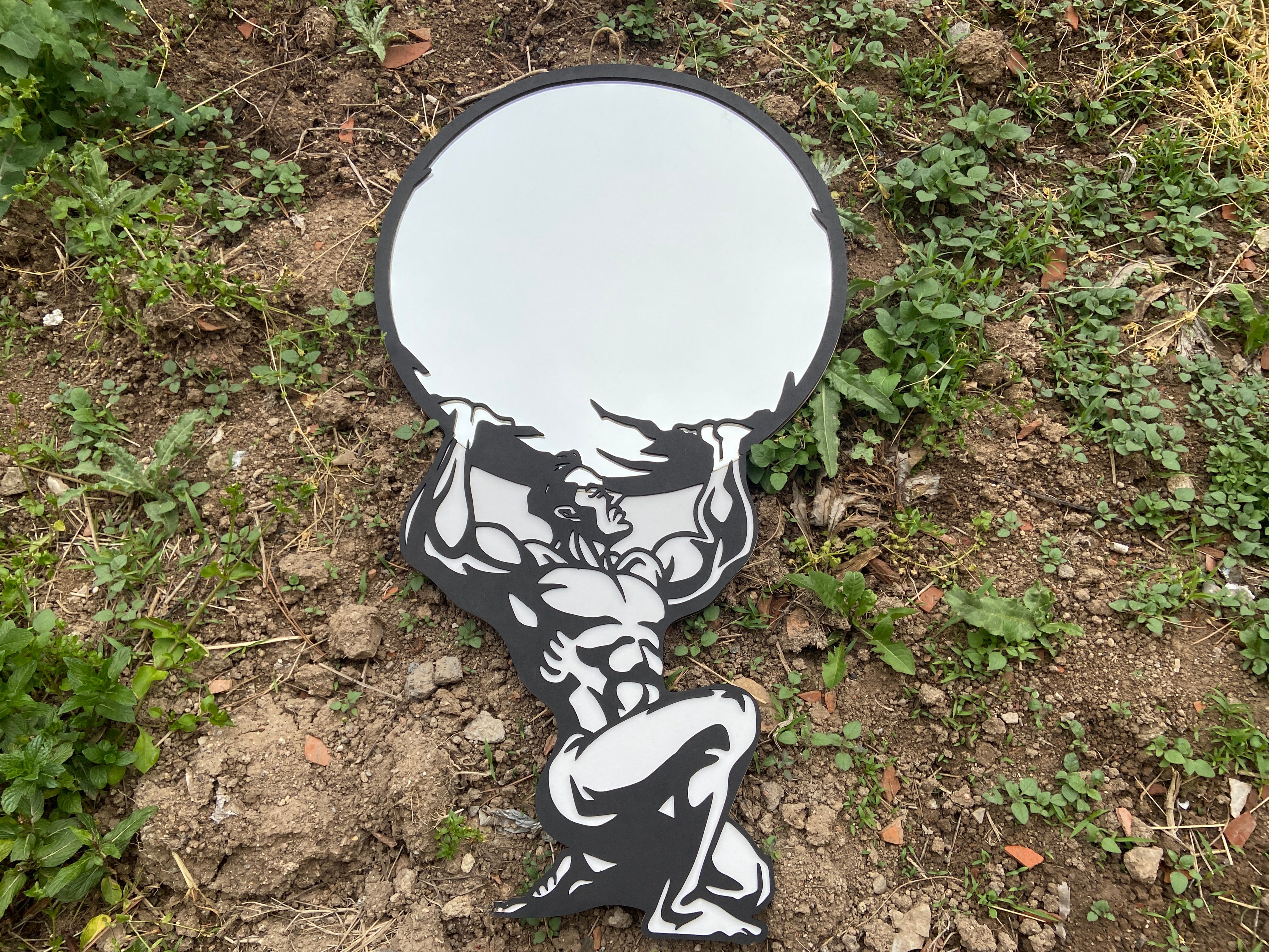 Atlas Figürlü Yuvarlak Ahşap Duvar Aynası