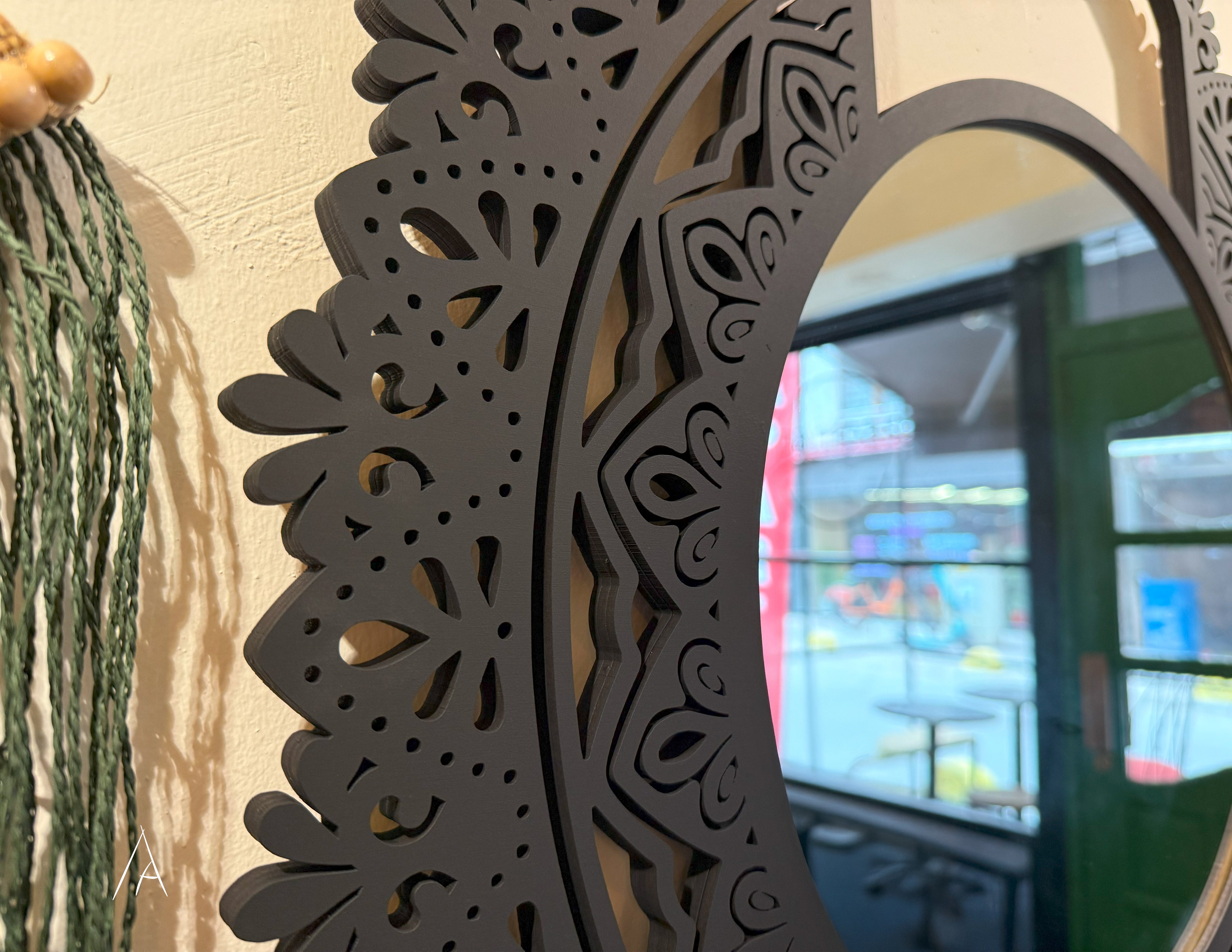 Mandala Desenli Ahşap Duvar Aynası