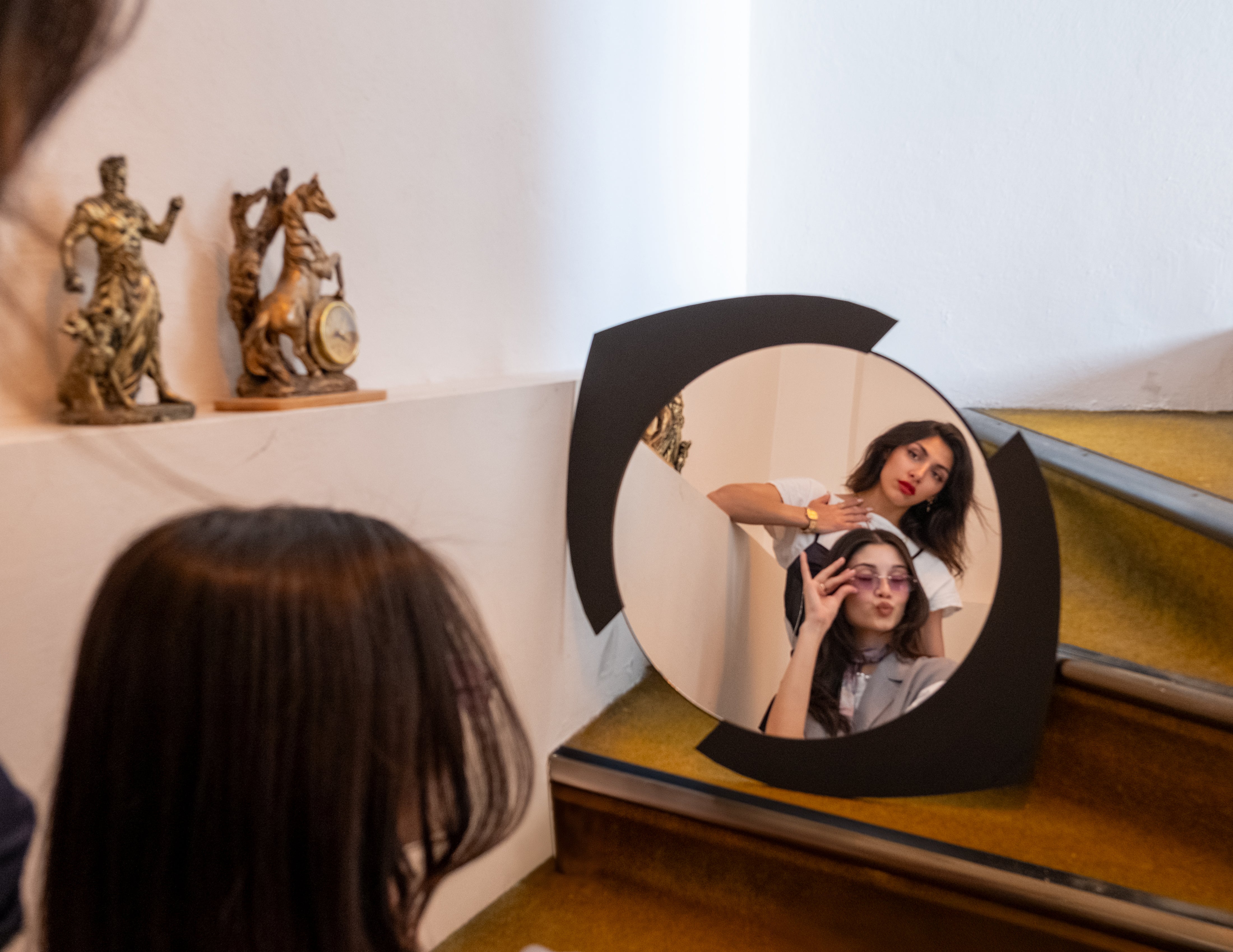 Modern Yuvarlak Ahşap Duvar Aynası