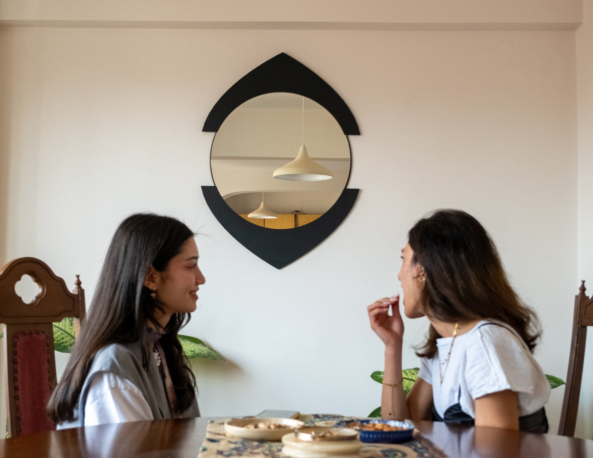 Modern yuvarlak ahşap duvar aynası genel görünüm