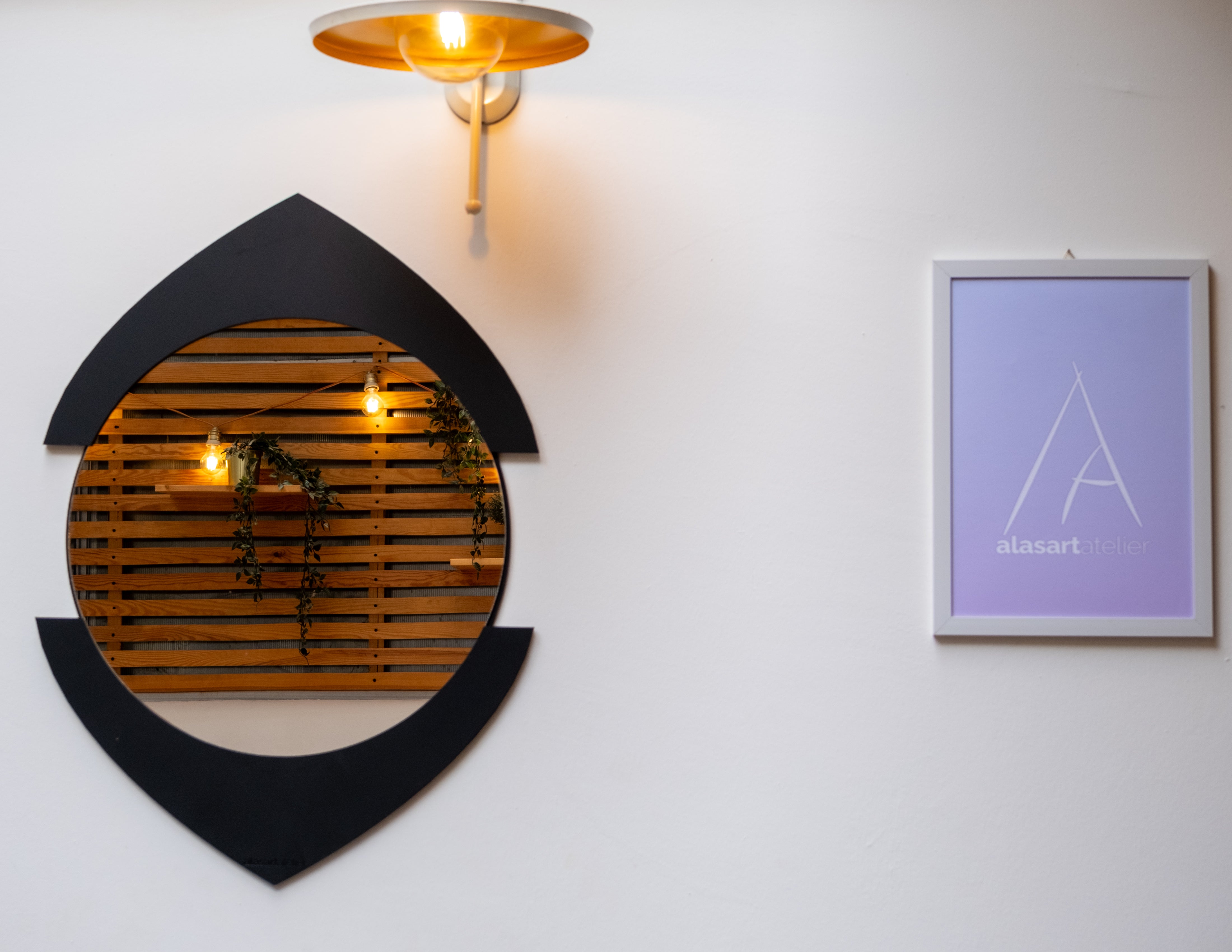 Modern Yuvarlak Ahşap Duvar Aynası