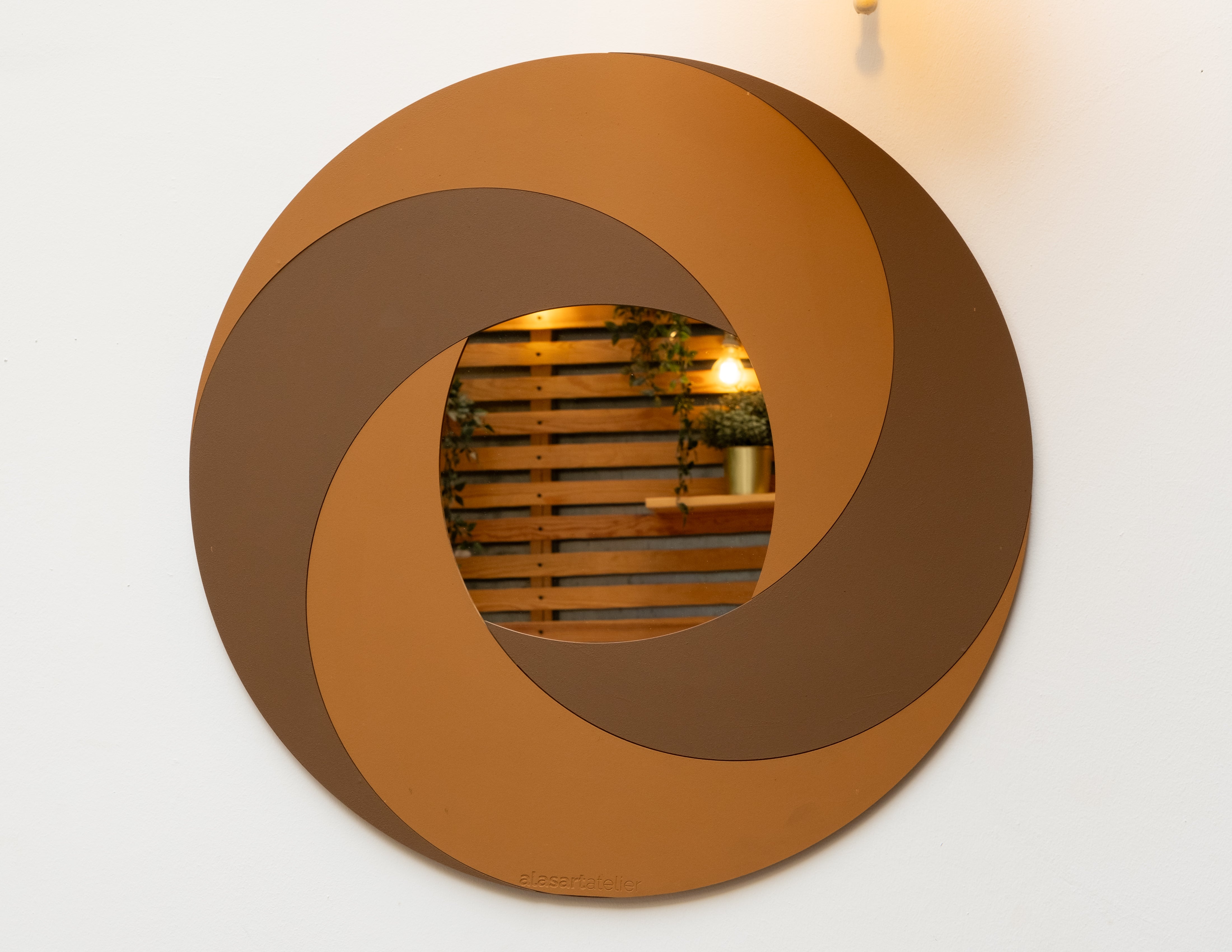 Chromium Detaylı Dekoratif Yuvarlak Duvar Aynası - Kestane ve Karamel