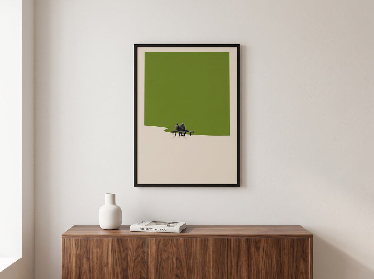 Yeşil çimen kıyısında iki dost minimalist posteri, ceviz konsolun üzerinde beyaz duvarda siyah çerçeveli