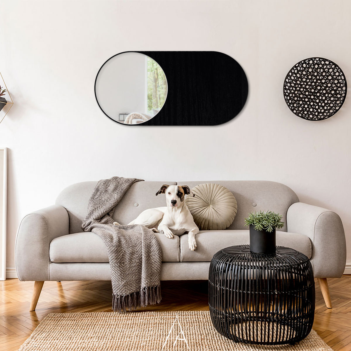 Oval ahşap çerçeveli ayna ürün detayı, minimalist modern tasarım