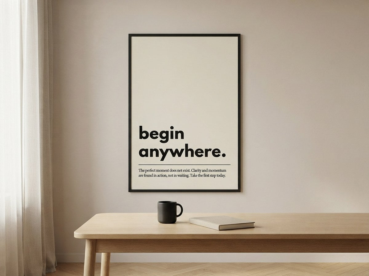 Begin Anywhere tipografi posteri, ev ofisinde ahşap masanın üzerinde çerçeveli