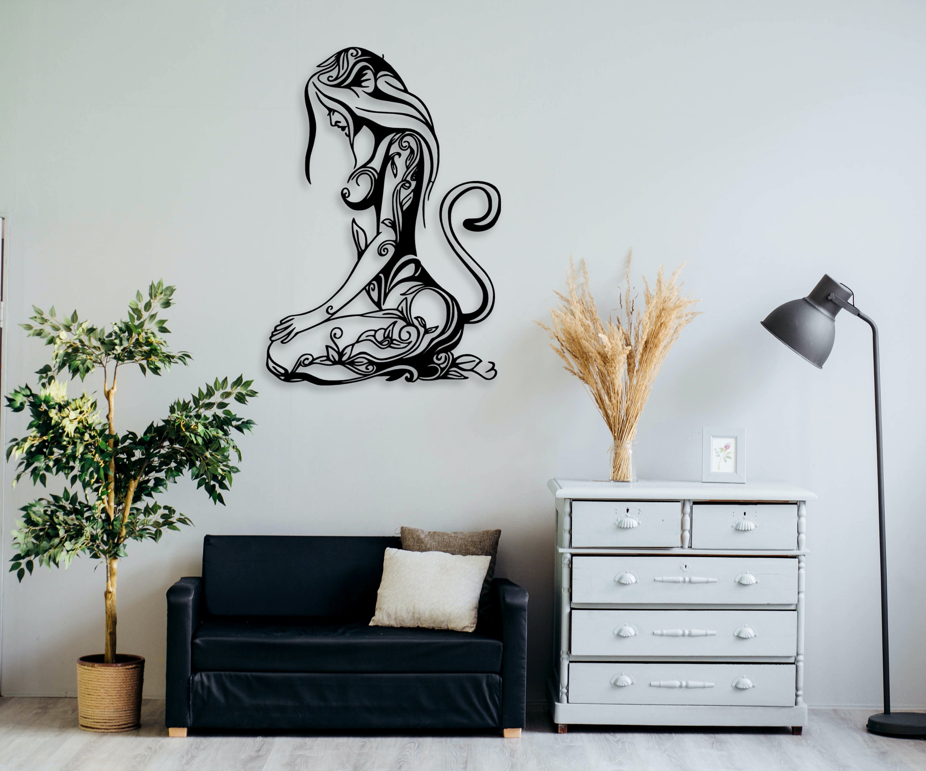 Çiçek Desenli Kadın Ahşap Duvar Dekoru