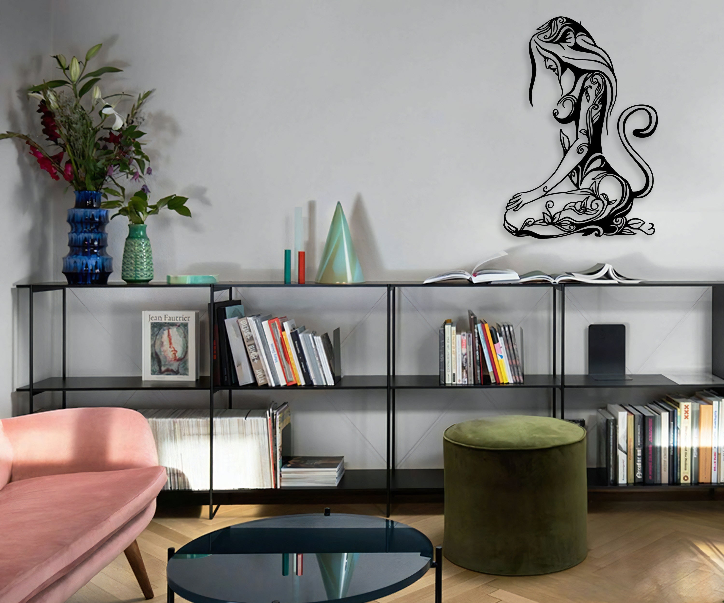 Çiçek Desenli Kadın Ahşap Duvar Dekoru