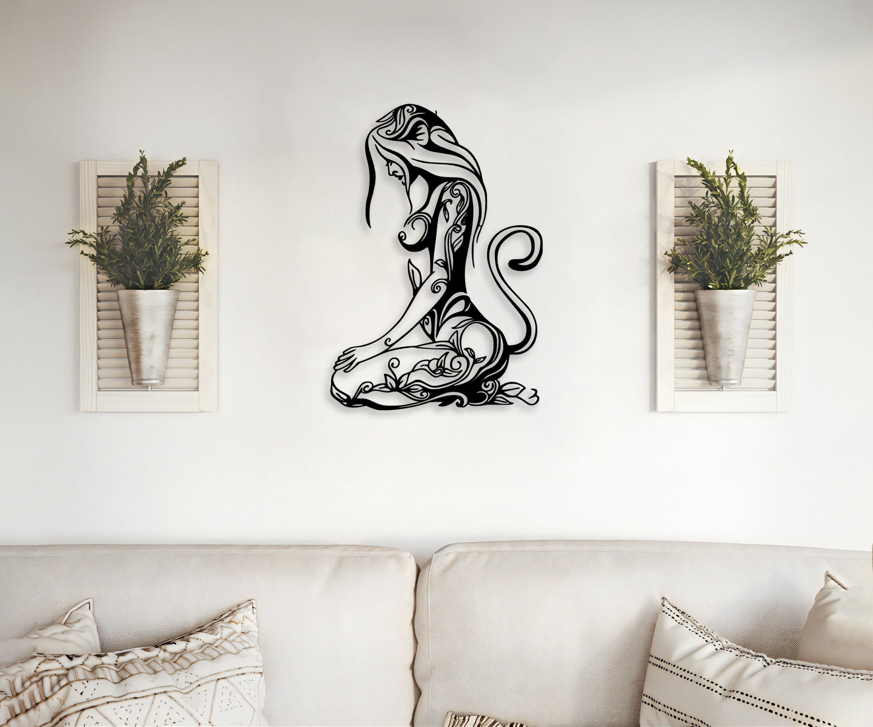 Çiçek Desenli Kadın Ahşap Duvar Dekoru