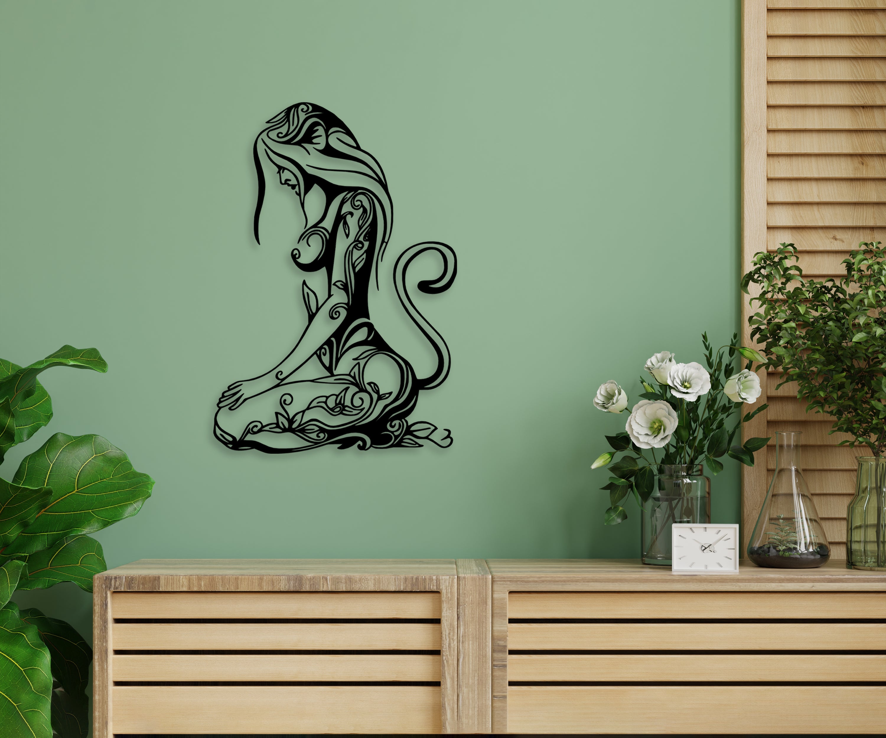 Çiçek Desenli Kadın Ahşap Duvar Dekoru