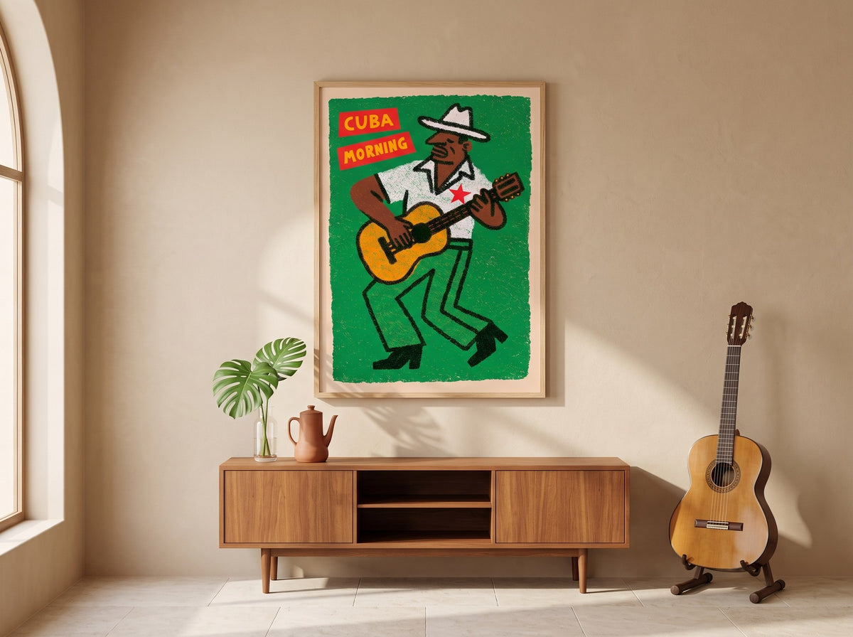 Cuba Morning gitarist posteri, salonda ahşap TV ünitesinin üzerinde doğal ahşap çerçeveli, klasik gitar eşliğinde