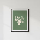 Don't Overthink It Adaçayı Yeşili Tipografi Posteri