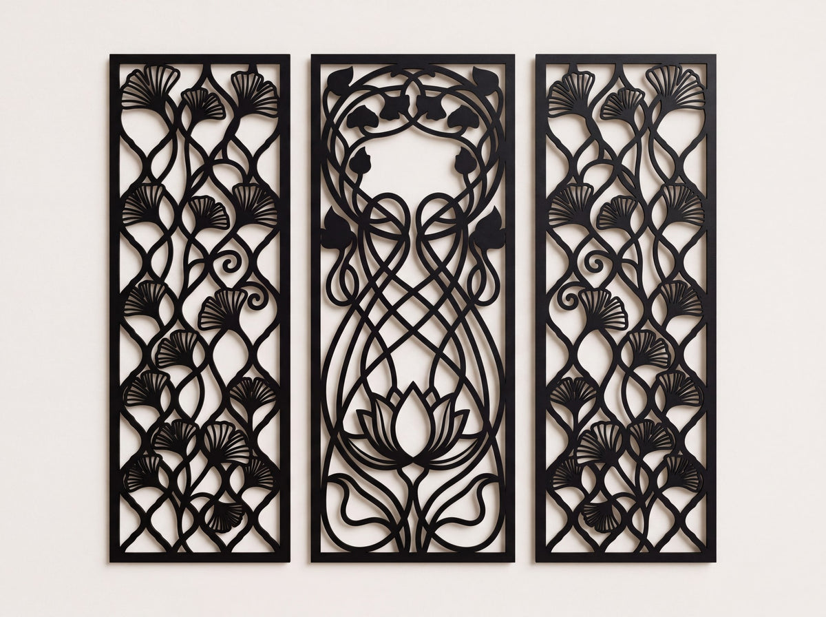 Art nouveau ginkgo ve lotus çiçeği 3'lü ahşap duvar dekoru seti, krem duvarda önden görünüm