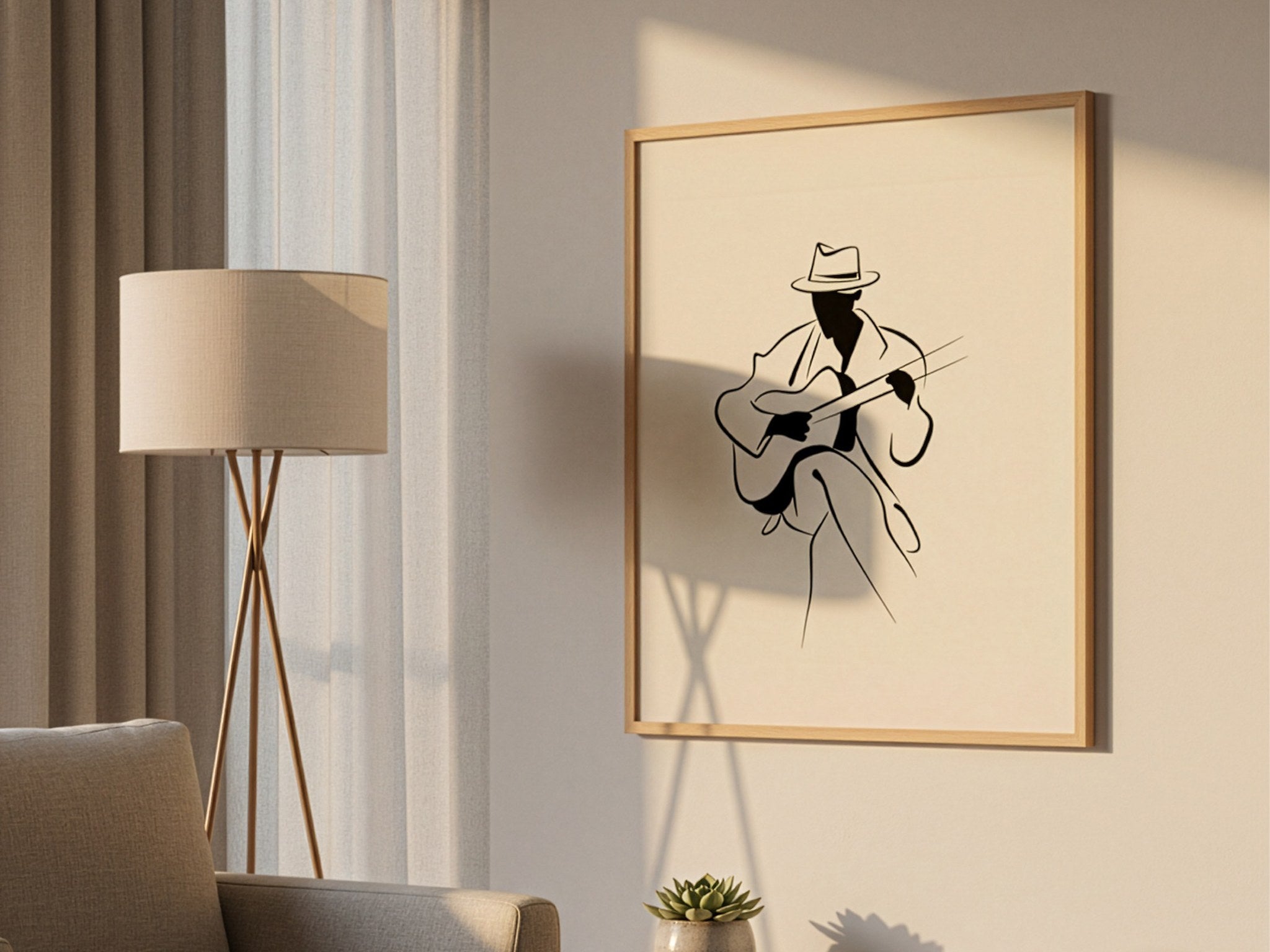 Minimalist gitarist posteri, salonda lambaderin yanında doğal ahşap çerçeveli