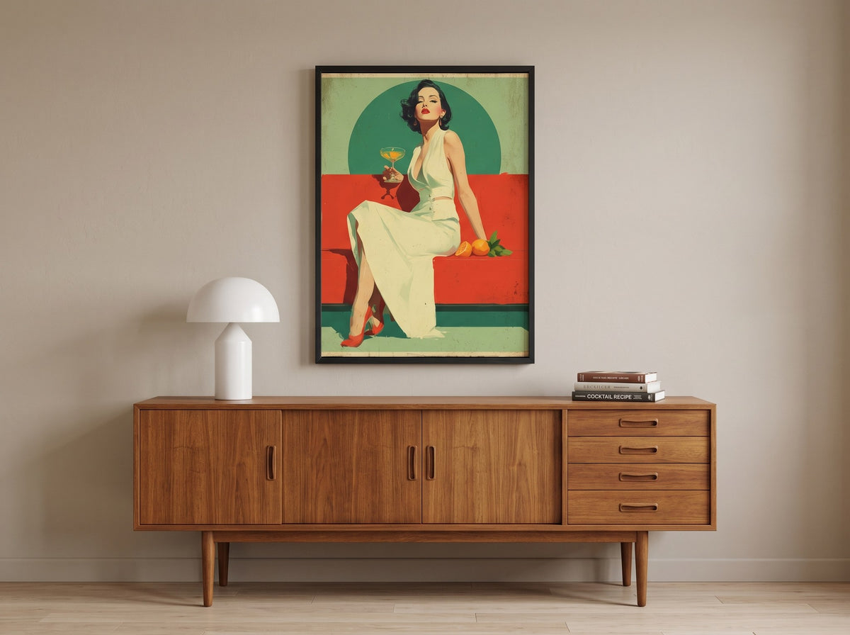 Retro kokteyl posteri, mid-century ahşap büfenin üzerinde beyaz mantar lambayla siyah çerçeveli