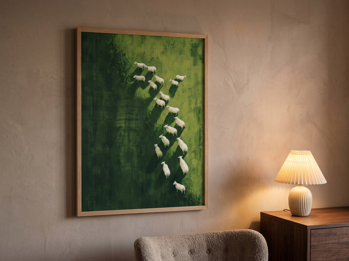 Minimalist koyun sürüsü posteri, akşam pliseli abajur ışığında doğal ahşap çerçeveli