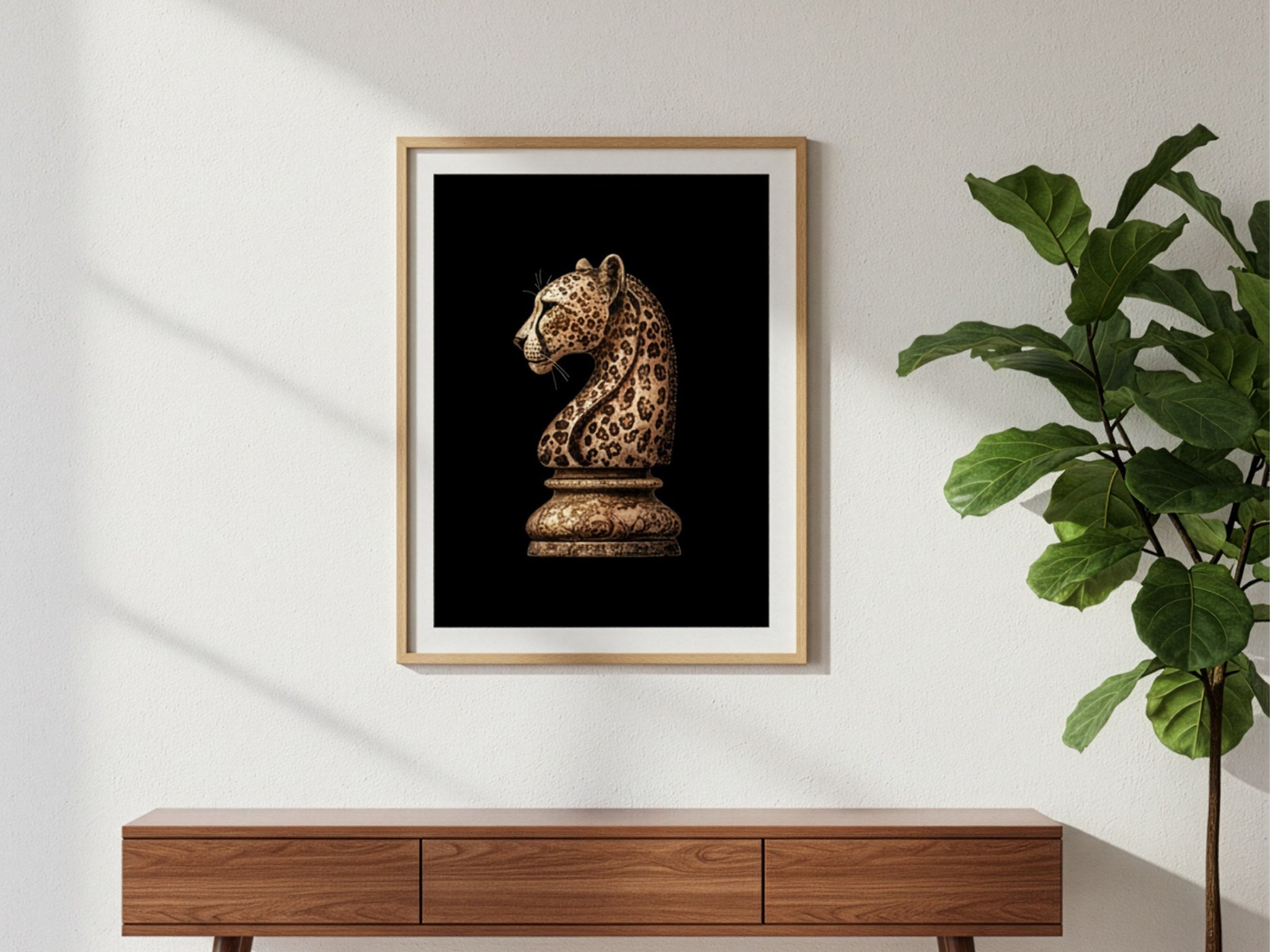 Leopar satranç atı posteri, salon duvarında ceviz konsol üzerinde paspartulu ahşap çerçeveli