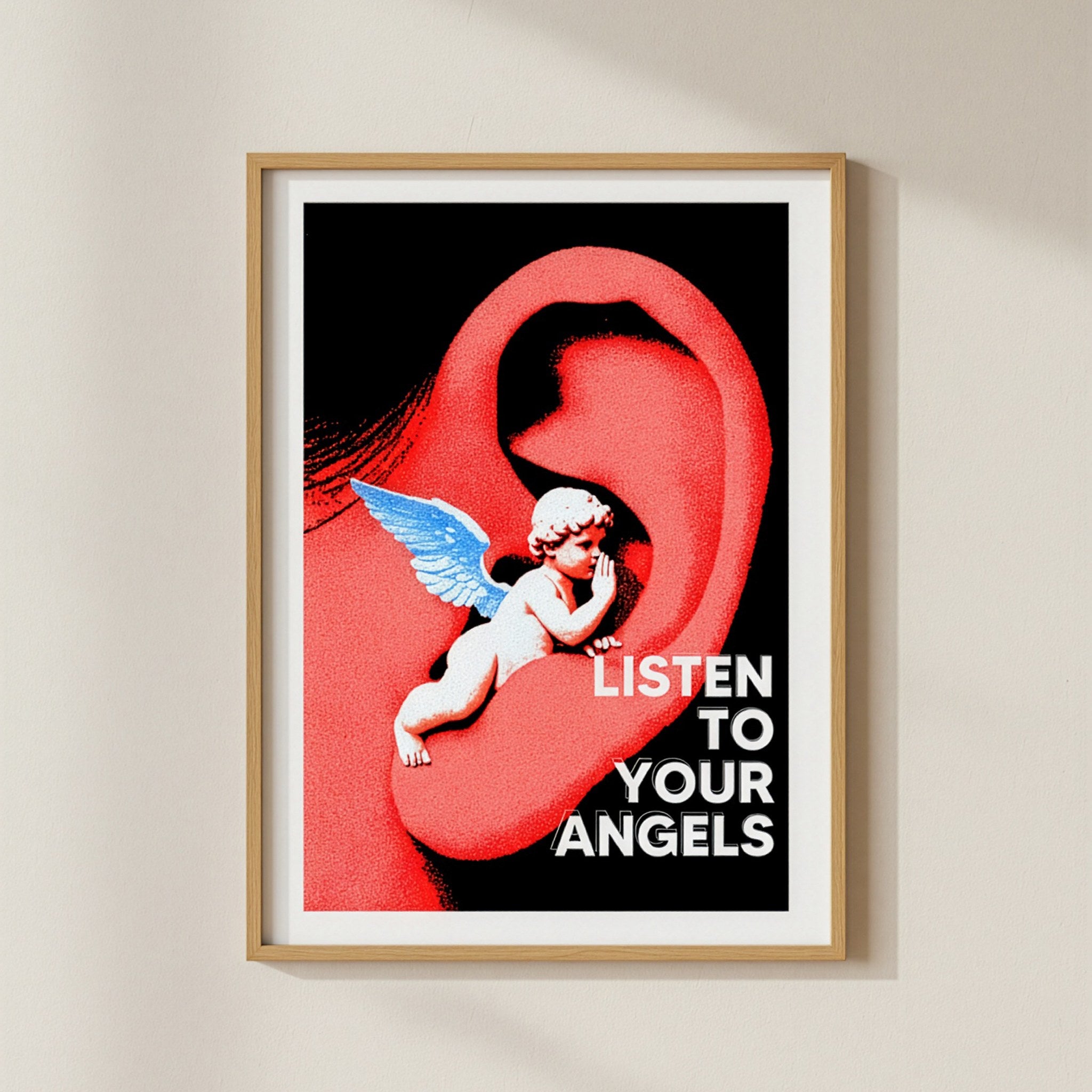 Listen to Your Angels yazılı kırmızı kulak ve melek posteri, doğal ahşap çerçevede paspartulu