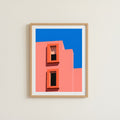 Gebäudefassade in Korallenrot Minimalistisches Architekturposter