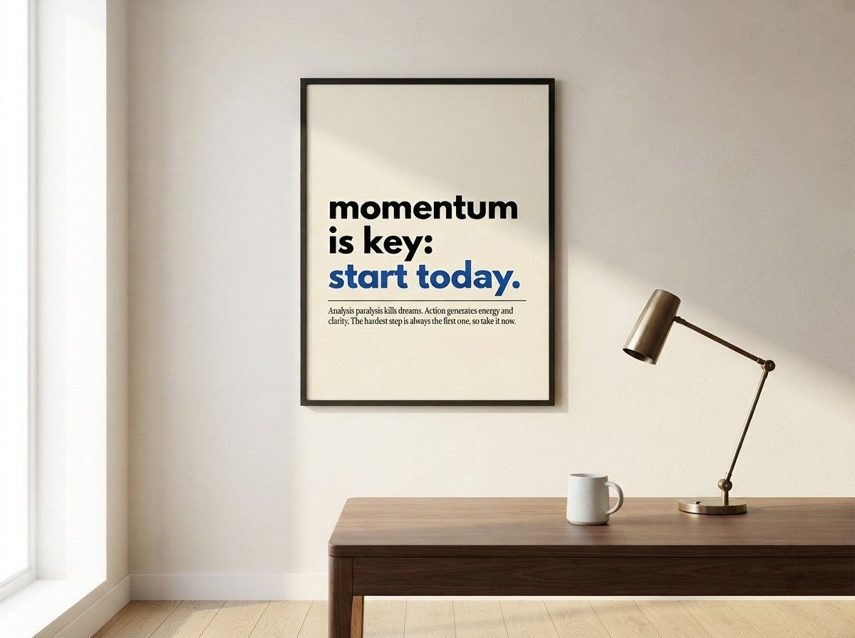 Momentum is key tipografi posteri, masa lambasının yanında çalışma odası duvarında