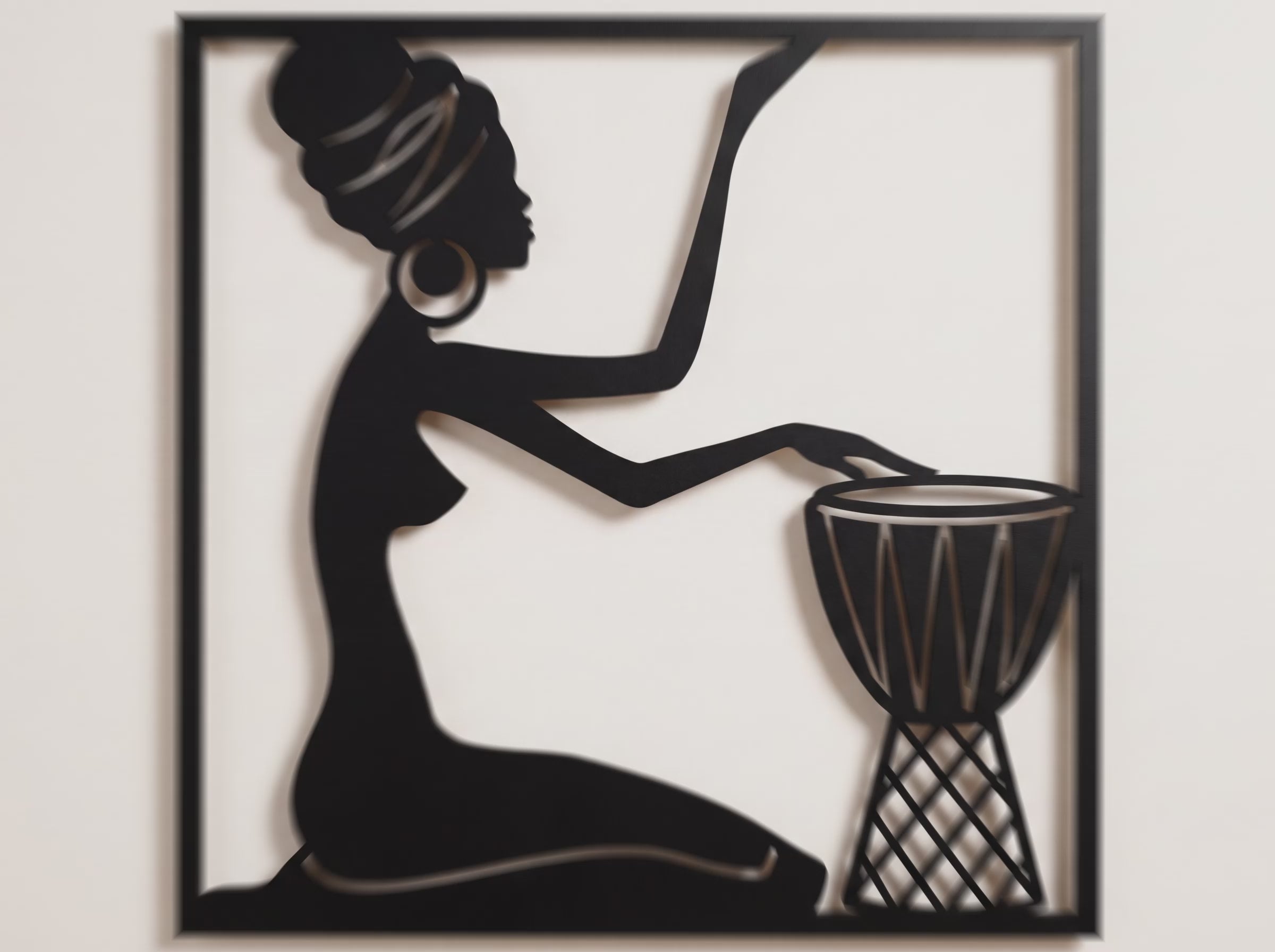 Djembe Çalan Afrikalı Kadın Ahşap Duvar Dekoru ürün videosu