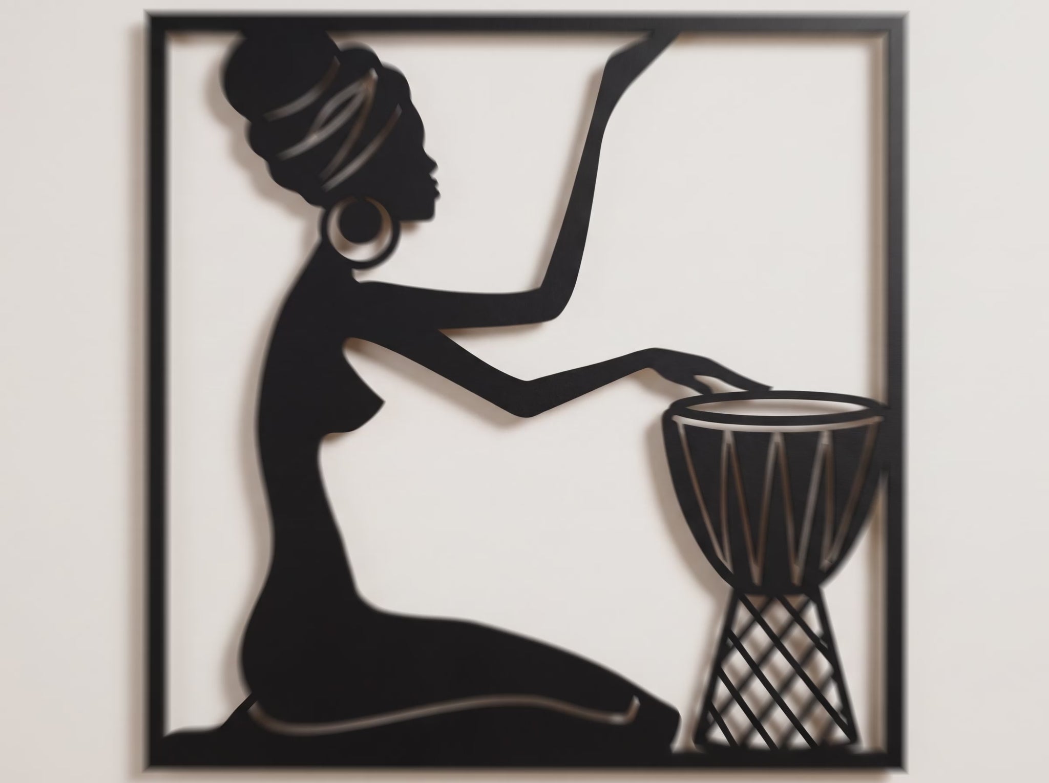 Djembe Çalan Afrikalı Kadın Ahşap Duvar Dekoru ürün videosu