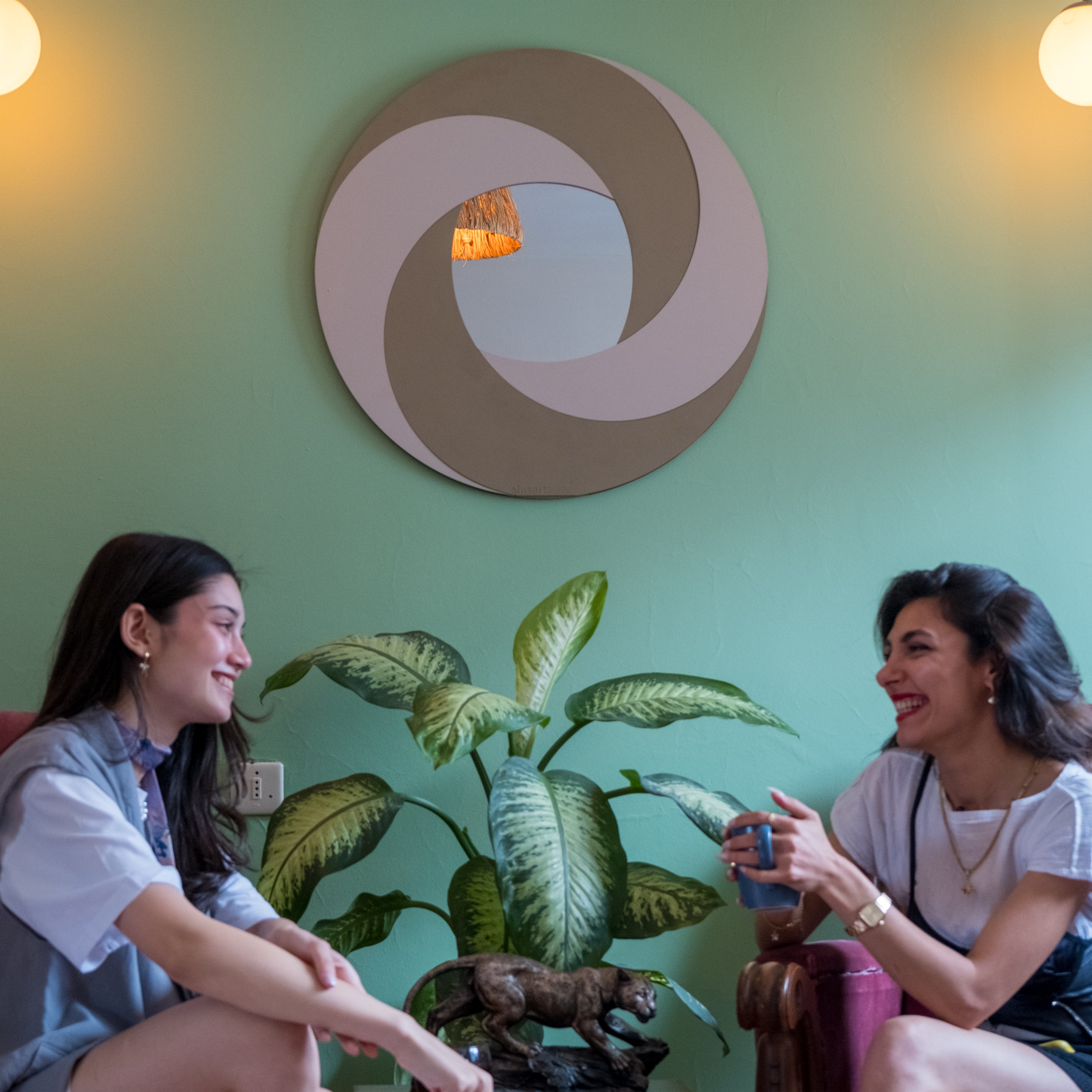 Chromium Detaylı Dekoratif Yuvarlak Duvar Aynası - Sahra Bej ve Kum Beji