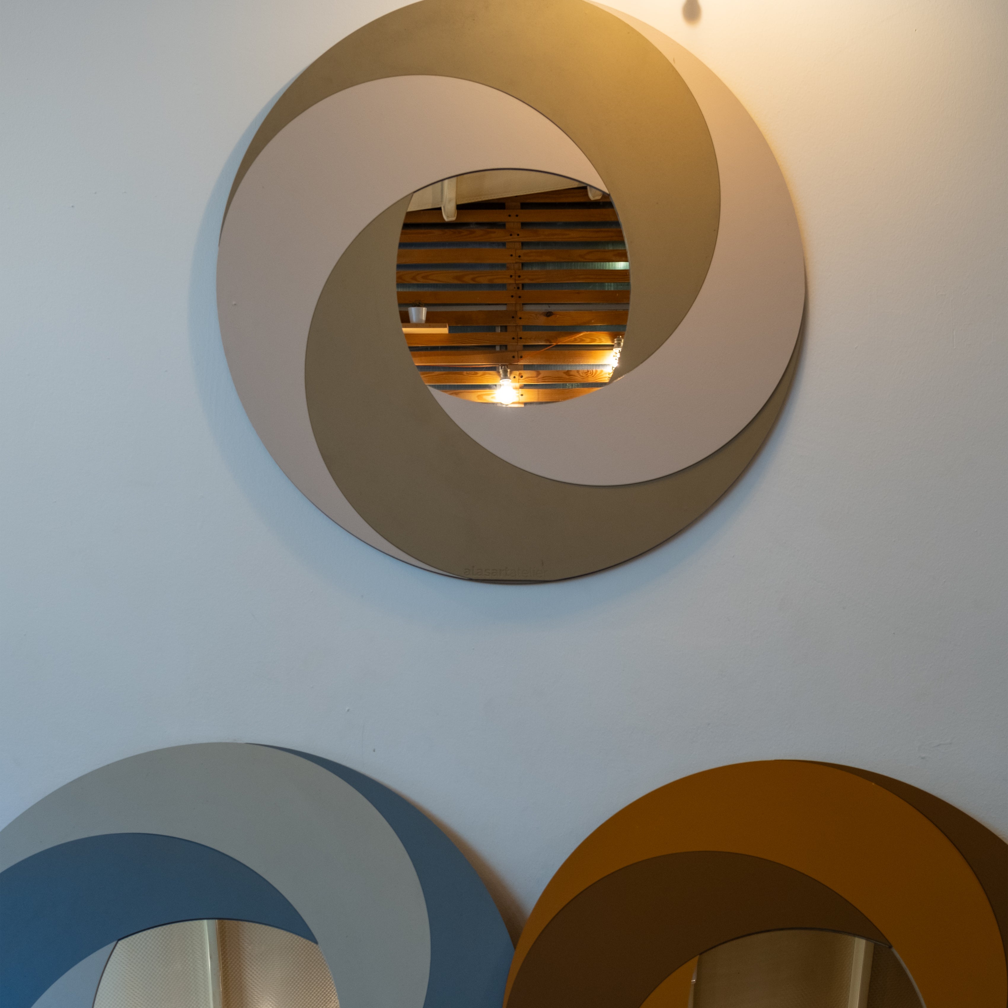 Chromium Detaylı Dekoratif Yuvarlak Duvar Aynası - Sahra Bej ve Kum Beji