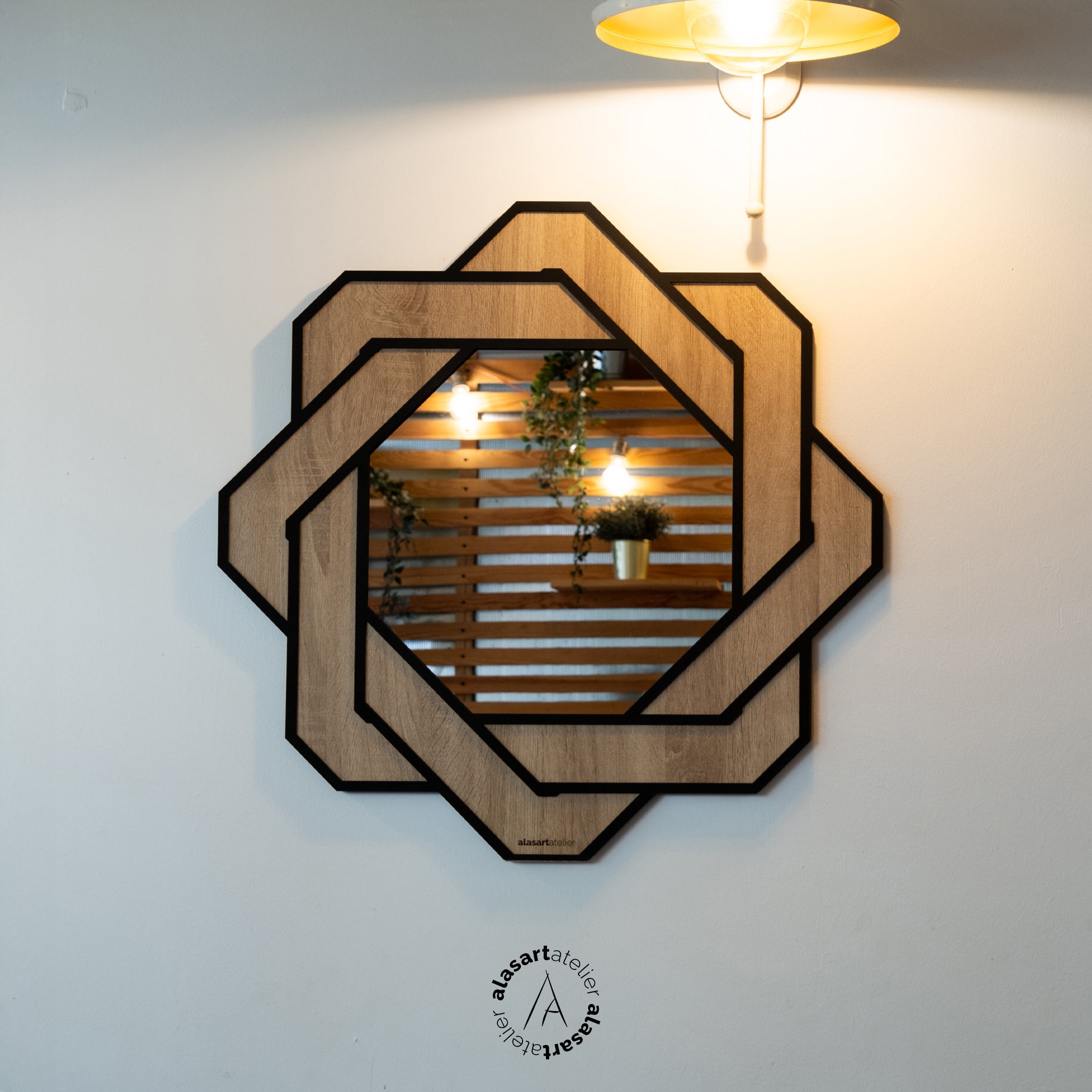 Dekoratif Sekizgen Ahşap Duvar Aynası