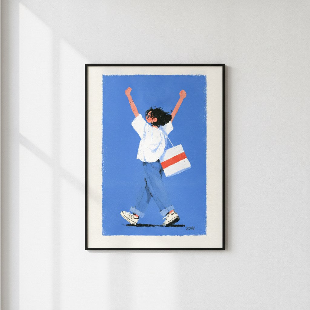 Kollarını açmış kadın posteri, beyaz duvarda paspartulu siyah çerçevede