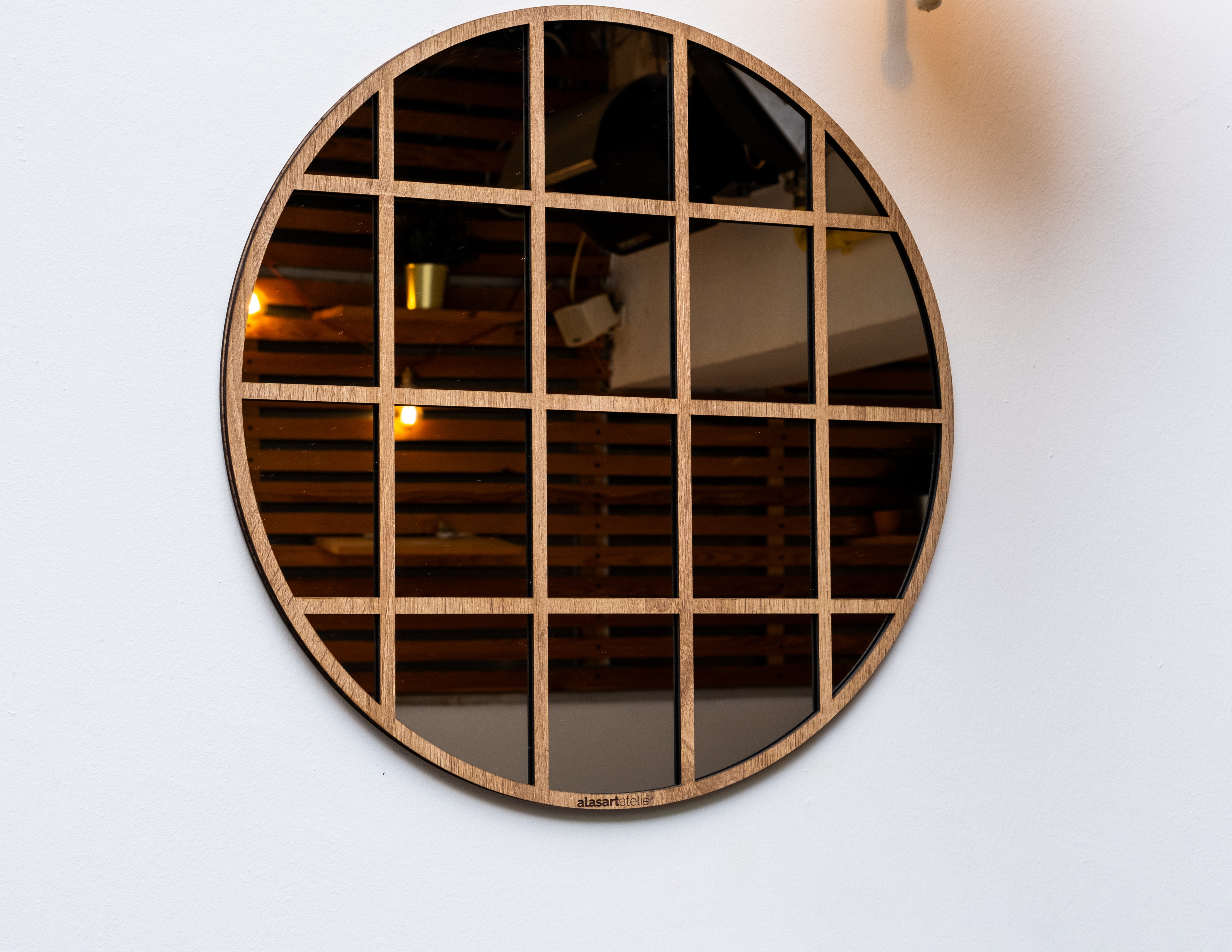 Kare Desenli Yuvarlak Duvar Aynası