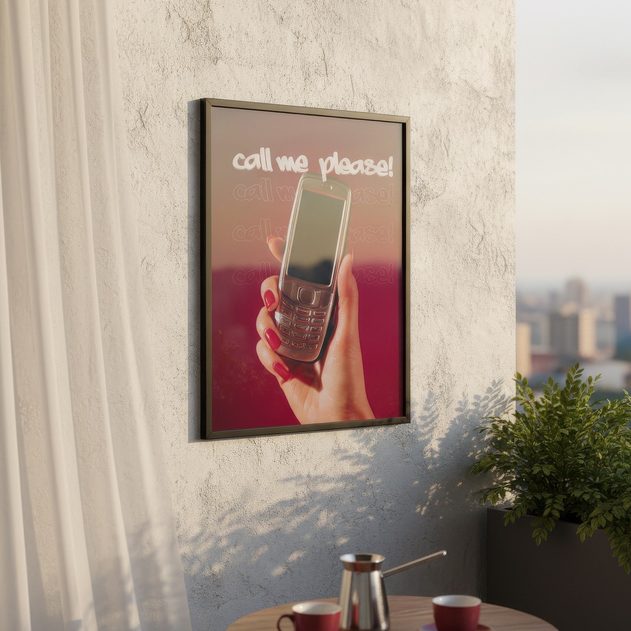 Retro telefon posteri, kahve masasının yanındaki dokulu duvarda koyu çerçeveli