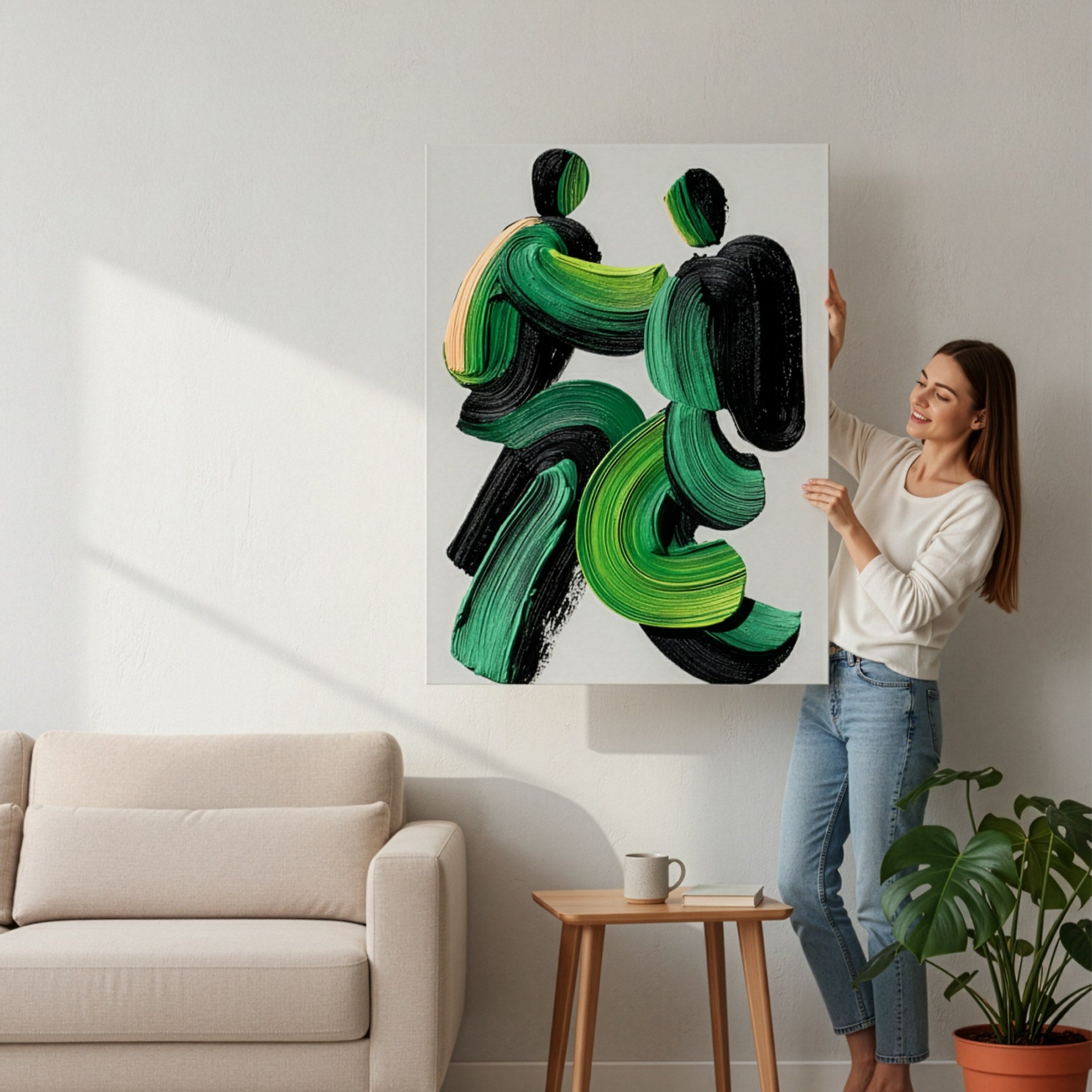 Yeşil soyut poster salon duvarına asılırken, kanepe ve saksı yanında ölçek gösterimi