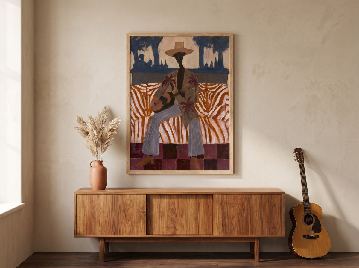 Zebra desenli kanepede gitar çalan adam posteri, salonda ceviz konsolun üzerinde doğal ahşap çerçeveli